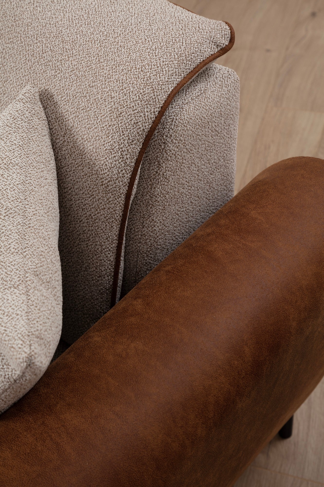 Aren - Beige, Cinnamon 3-Seater Sofa - Beige
cinnamon