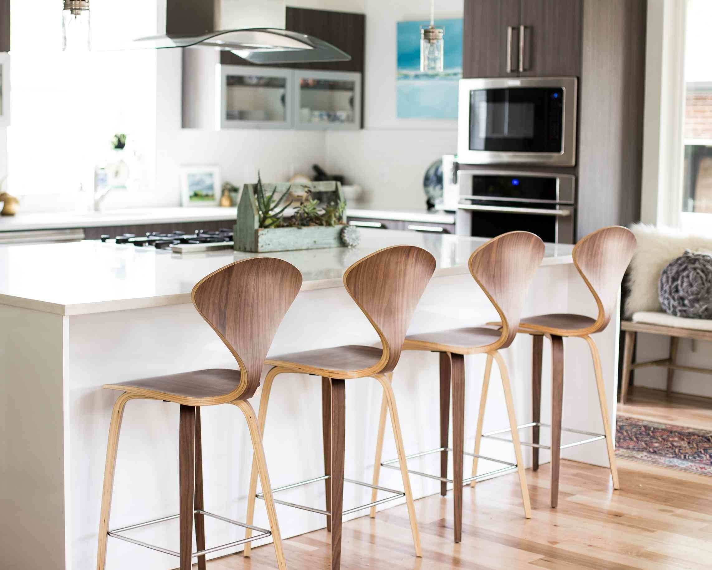 Chesnut Bar Stool in wood - Outlet 