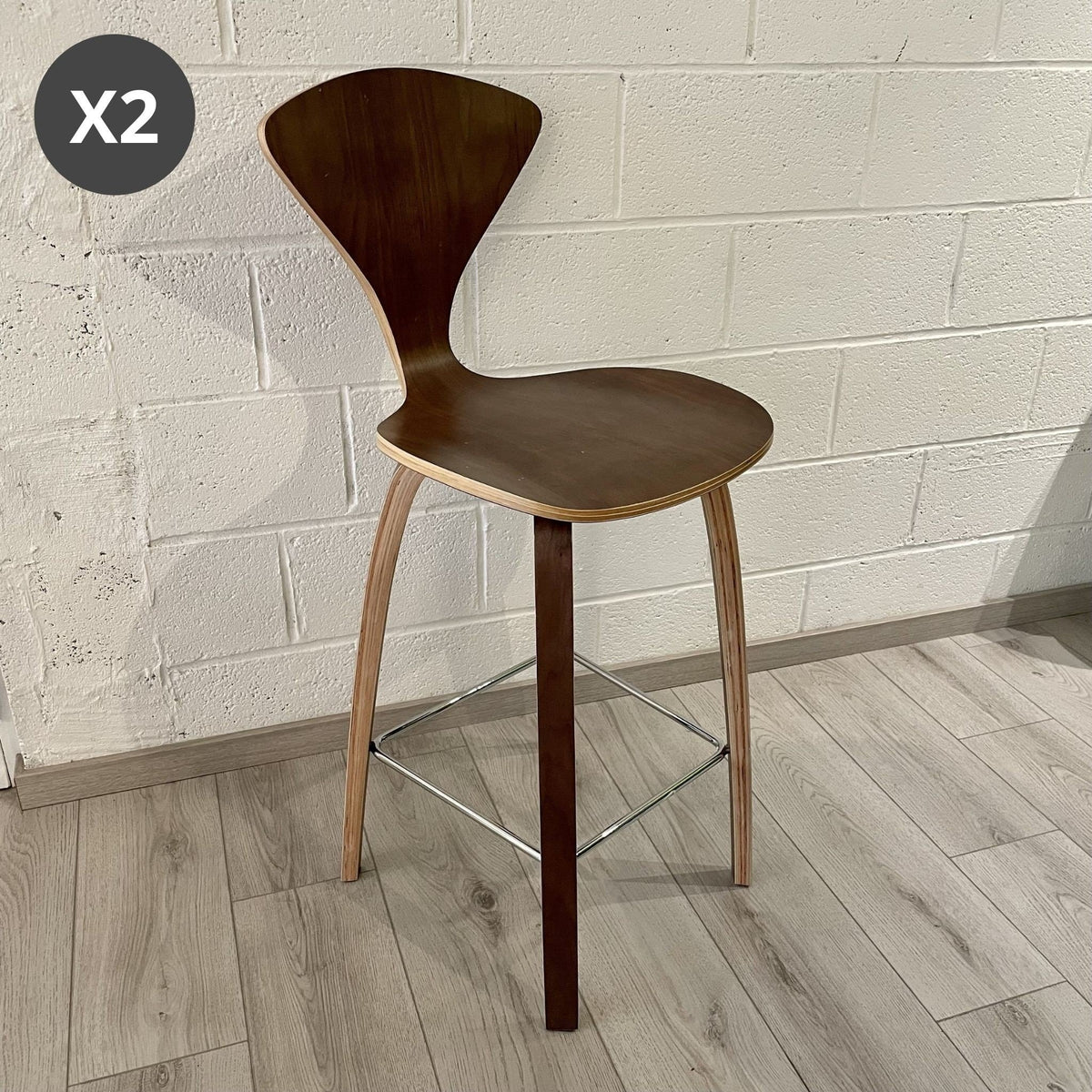 Chesnut Bar Stool in wood - Outlet 