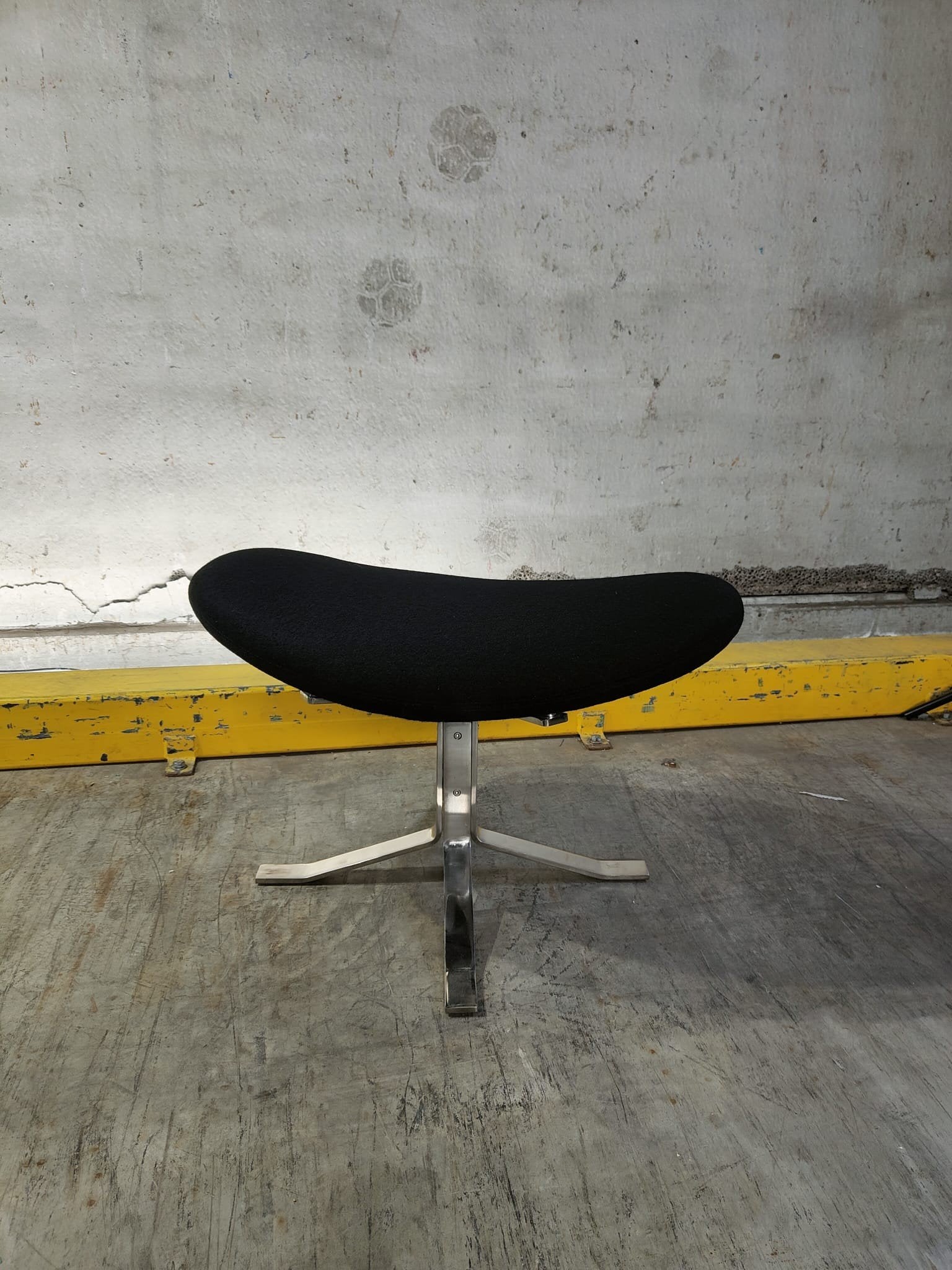 Corona footrest - Black Cashmere
