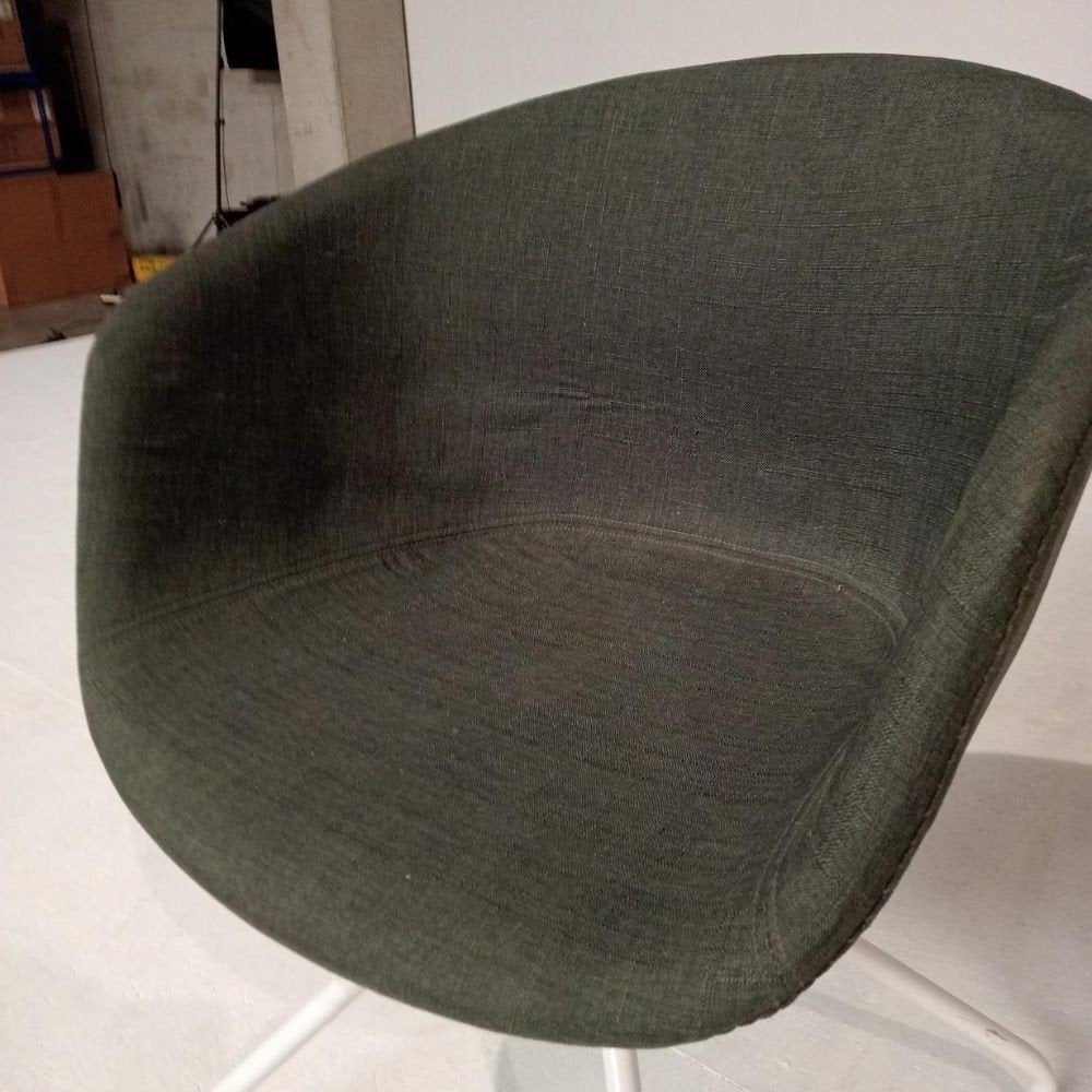 Swivel chair with grey seat and white metal base - Outlet
