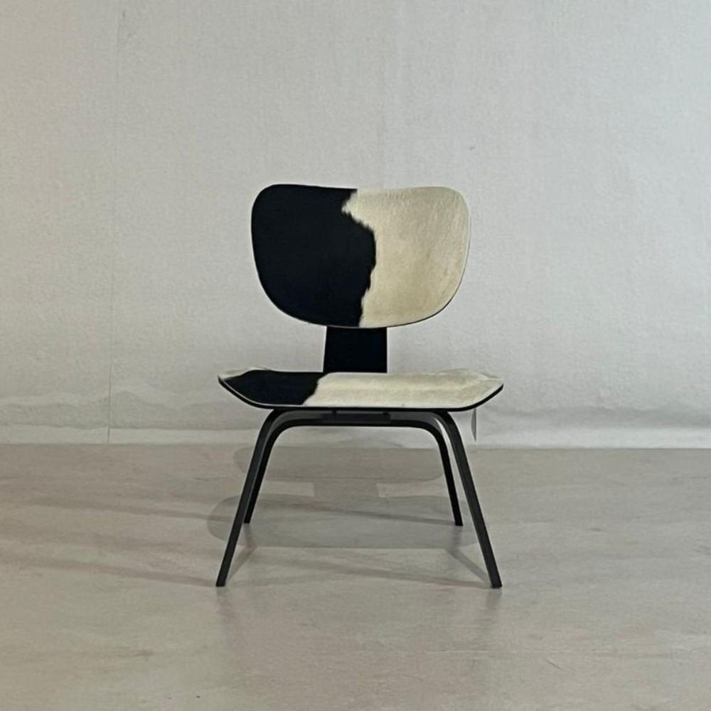 Loak black wood and cow chair - Outlet