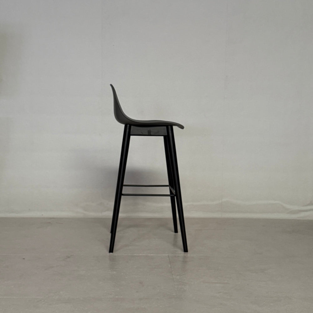 Set of 2 Glavo bar chairs in black wood and grey plastic seat - Outlet
