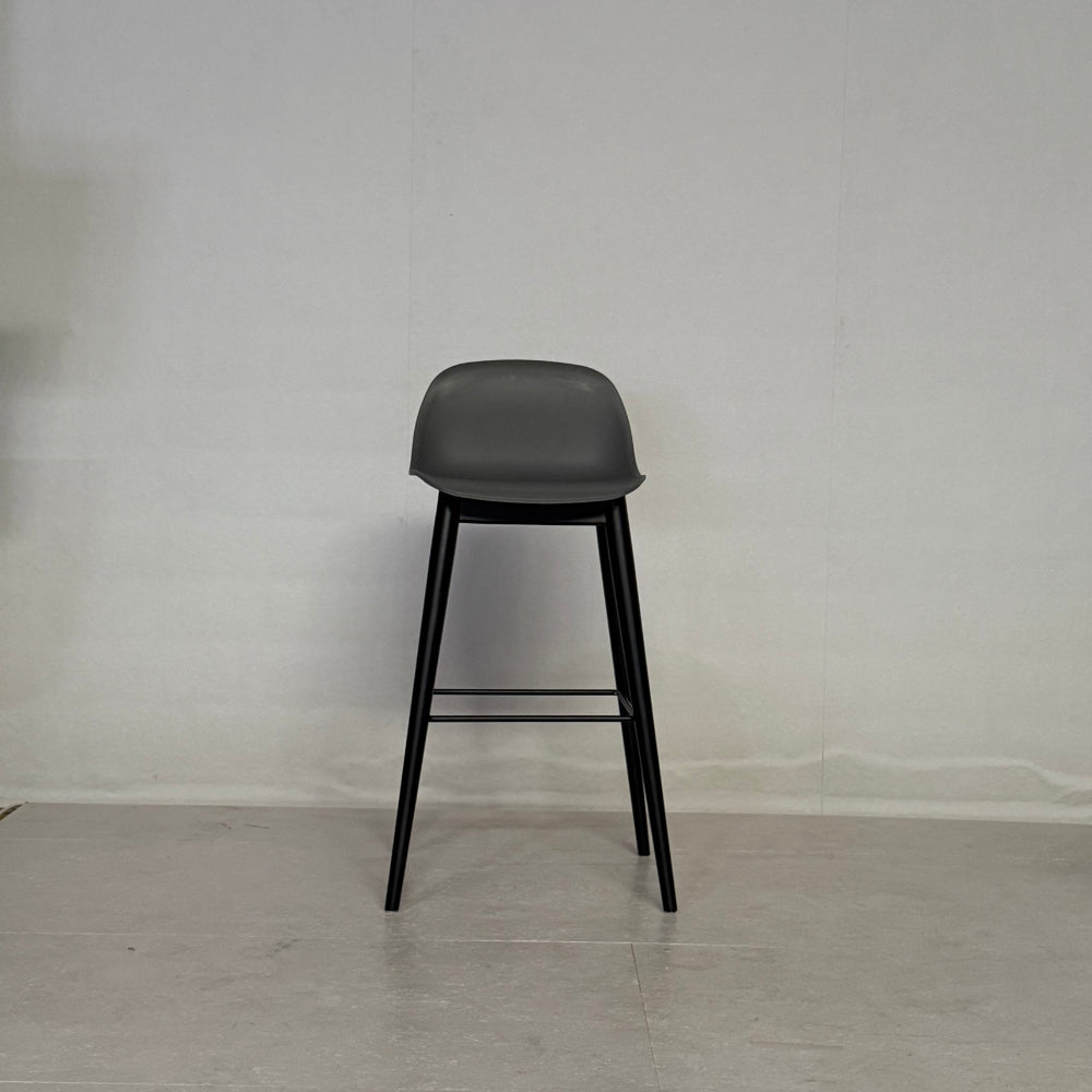 Set of 2 Glavo bar chairs in black wood and grey plastic seat - Outlet