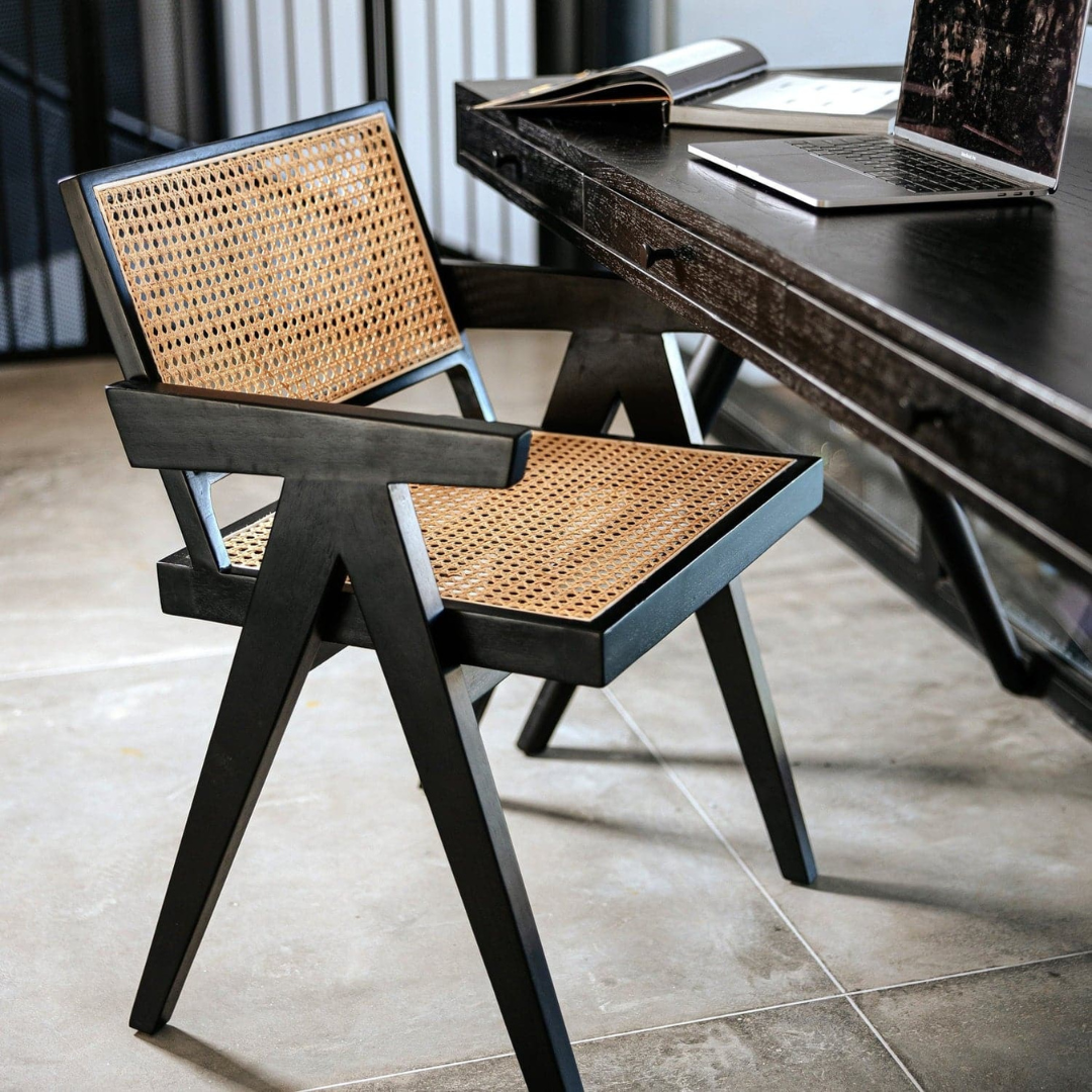Jeanne chair with armrests