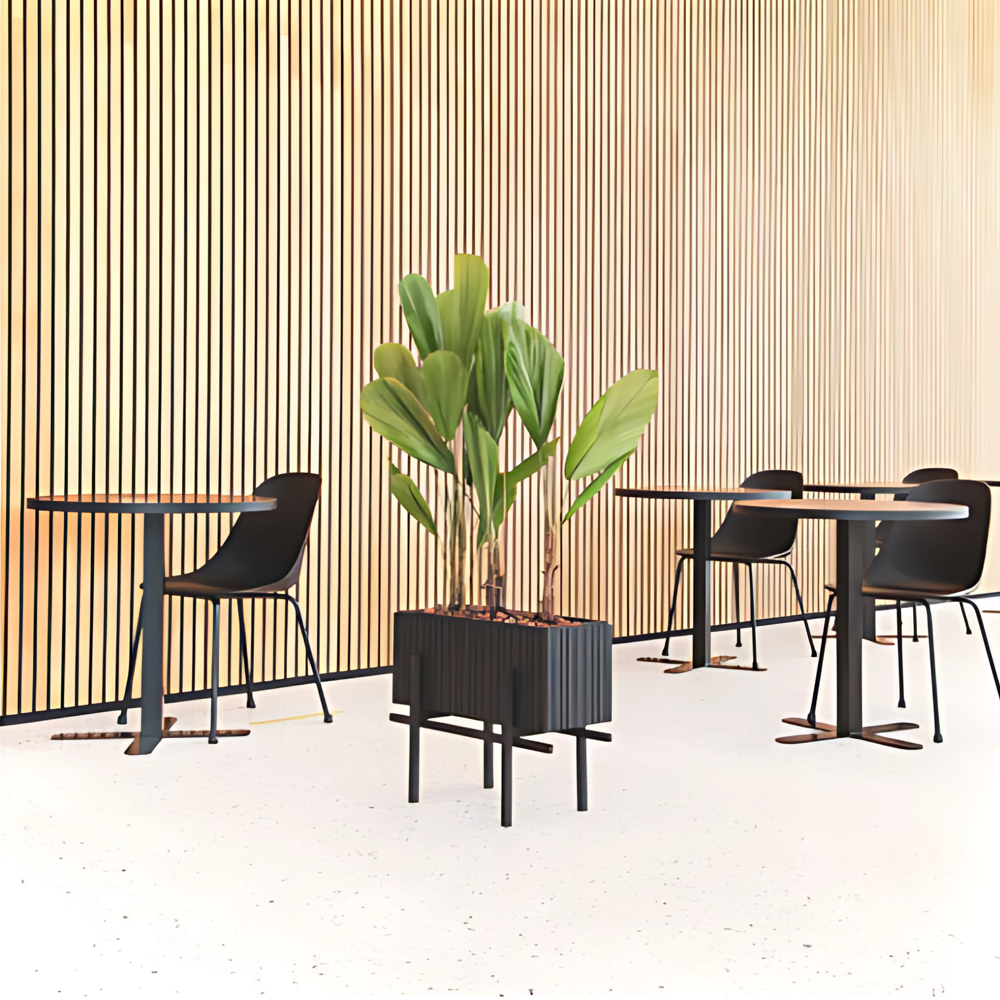 GrowWide planter on legs - Squarely
