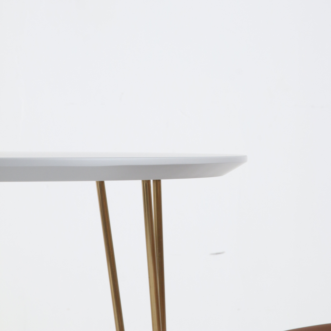 Round table -gold legs- Queen