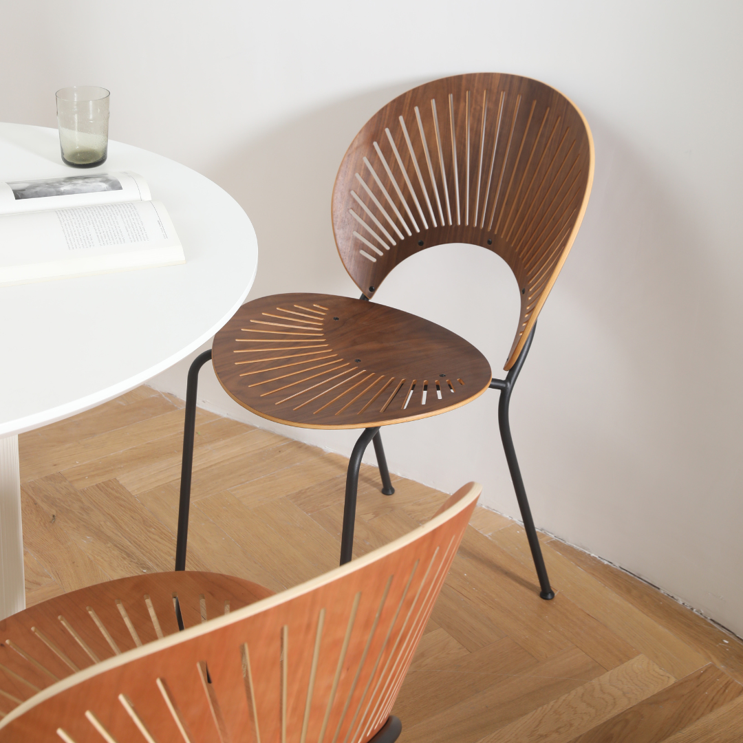 Shelly wooden chair