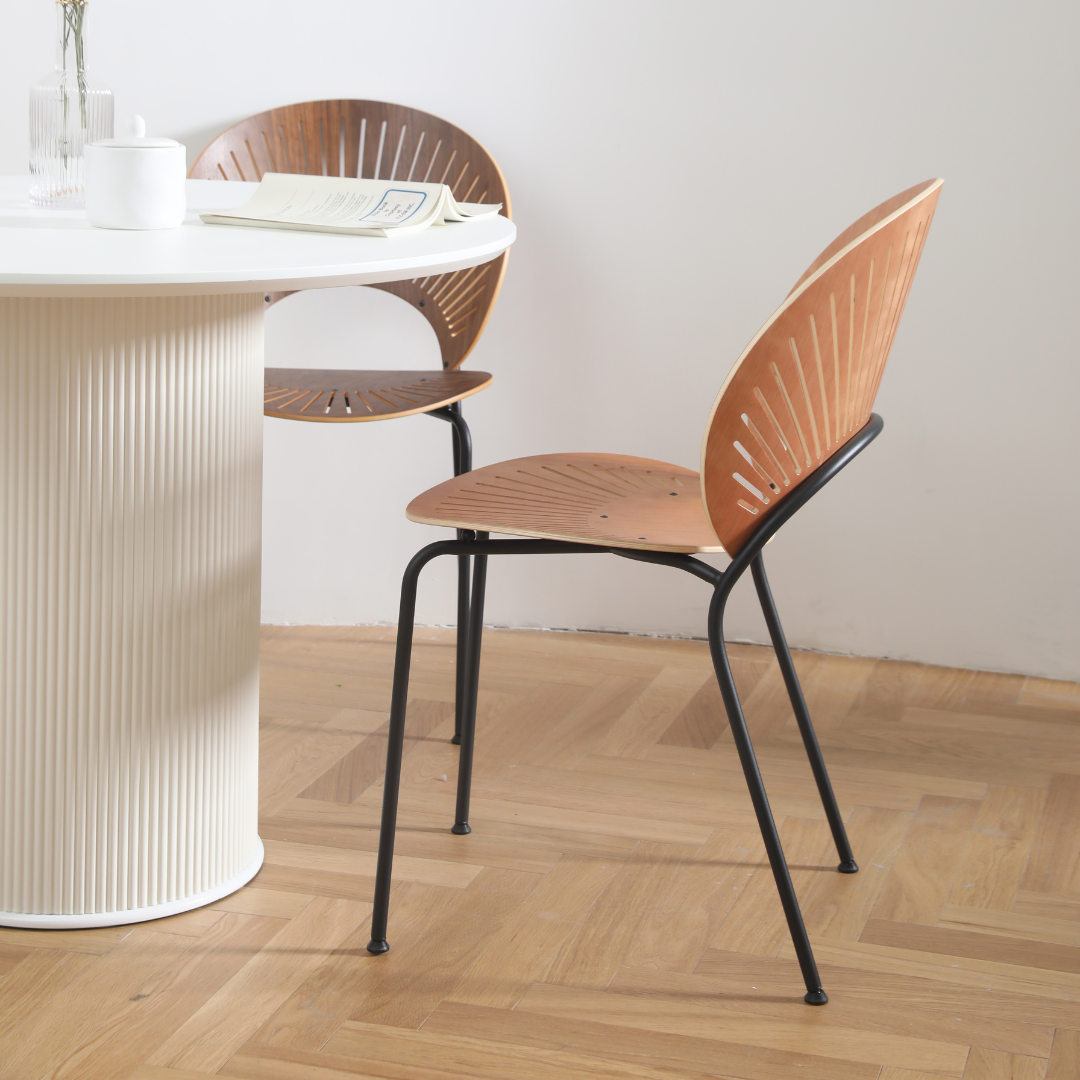Shelly wooden chair