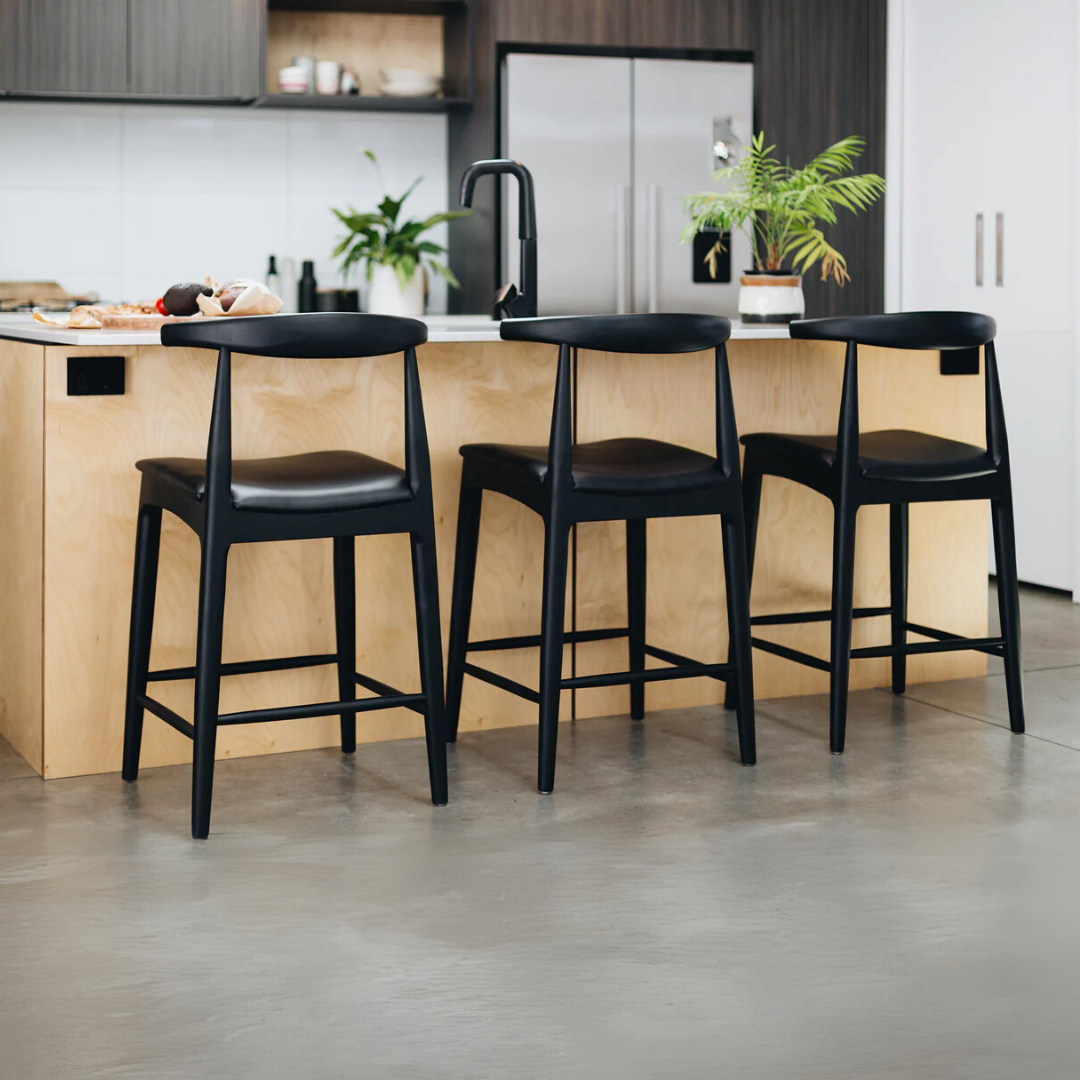 Elbow bar stool